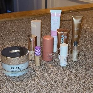 Mix makeup bundle comes with a bag